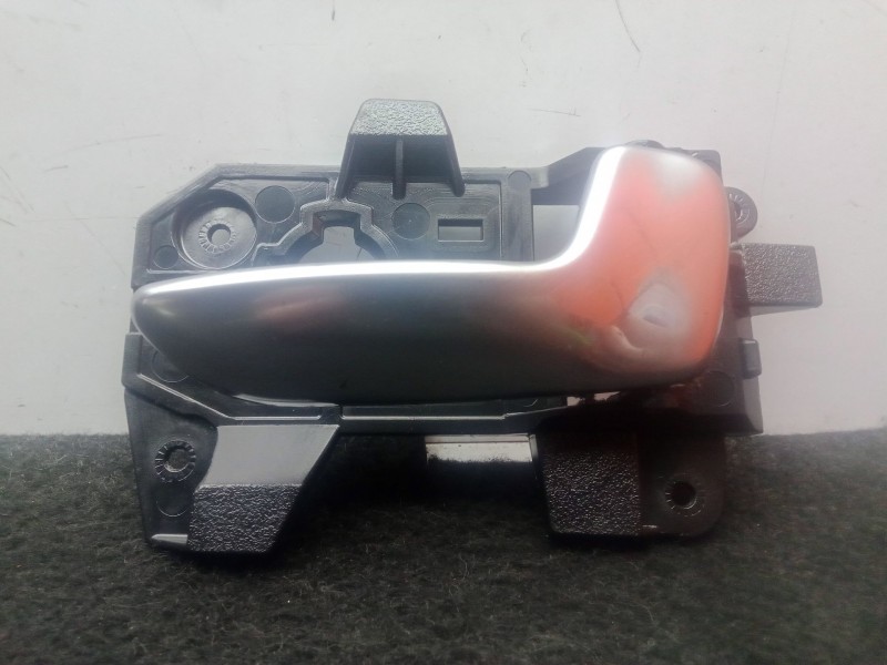Recambio de maneta interior delantera derecha para kia carens iv 1.7 crdi referencia OEM IAM 82623RP000  