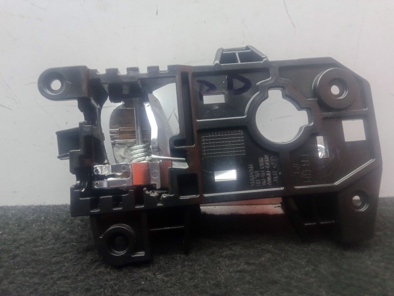 Recambio de maneta interior delantera derecha para kia carens iv 1.7 crdi referencia OEM IAM 82623RP000  