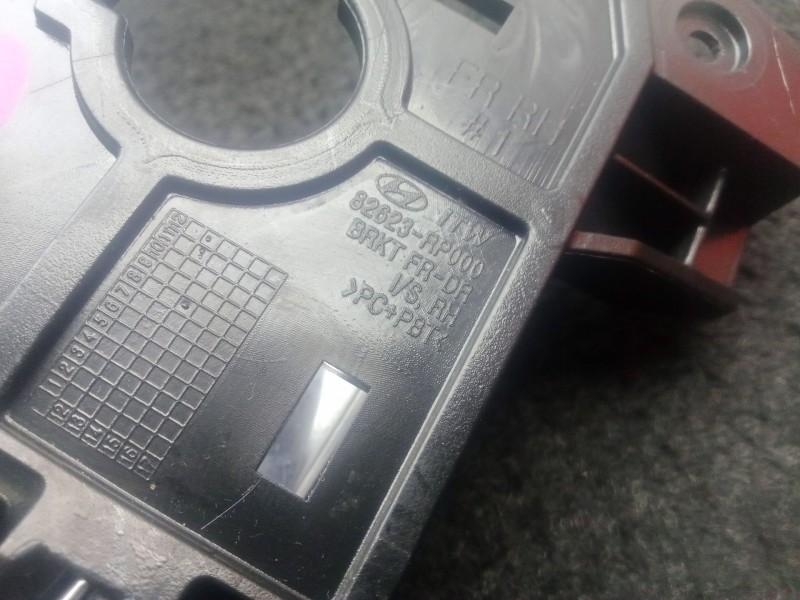 Recambio de maneta interior delantera derecha para kia carens iv 1.7 crdi referencia OEM IAM 82623RP000  