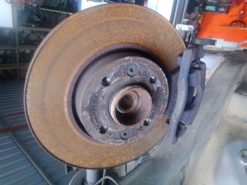 Recambio de mangueta delantera izquierda para renault clio iii grandtour (kr0/1_) 1.2 16v (kr0p) referencia OEM IAM   