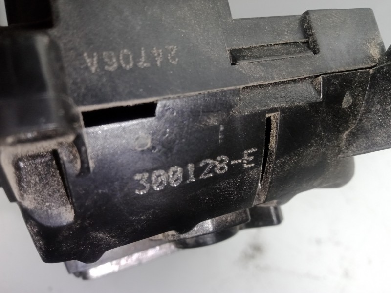 Recambio de cerradura puerta trasera izquierda para renault clio iii 1.2 referencia OEM IAM 300128E 4.PINES 