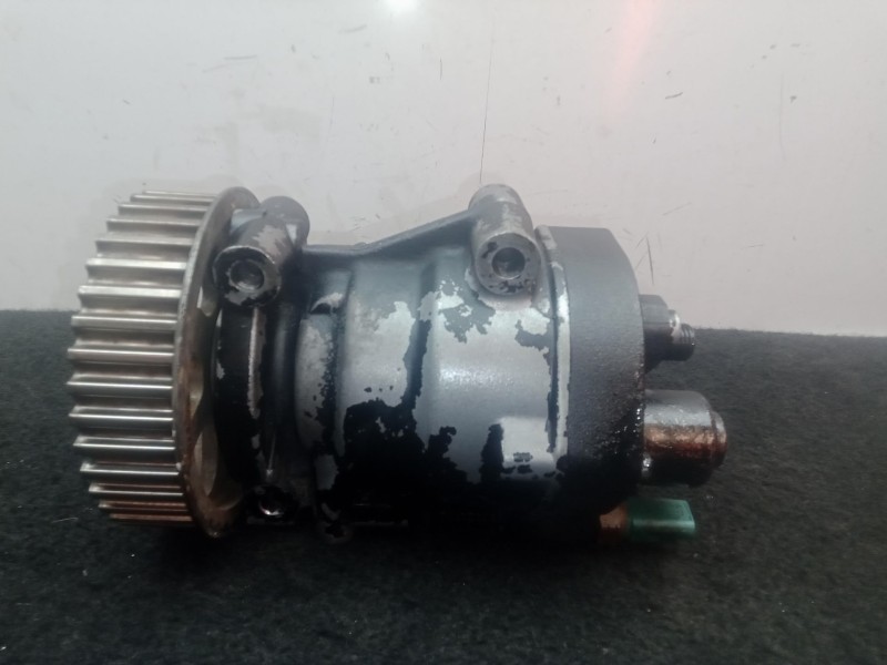 Recambio de bomba inyeccion para renault clio ii (bb_, cb_) 1.5 dci (b/cb08) referencia OEM IAM R9042A070A  DELPHI