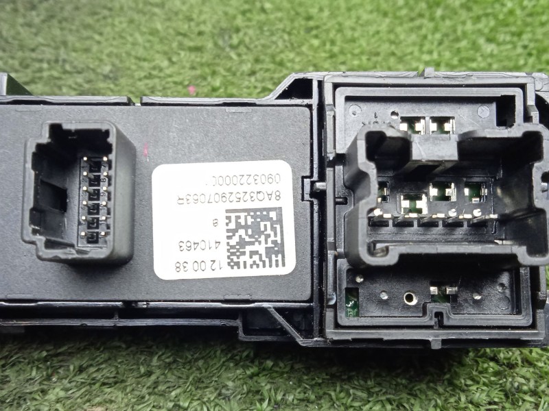 Recambio de warning para dacia spring ev (b6m1) referencia OEM IAM 8AQ3252907063R-09032200001 MR 3.CONECTORES