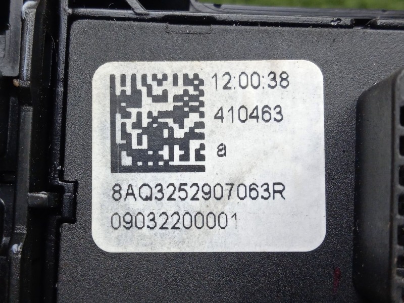 Recambio de warning para dacia spring ev (b6m1) referencia OEM IAM 8AQ3252907063R-09032200001 MR 3.CONECTORES