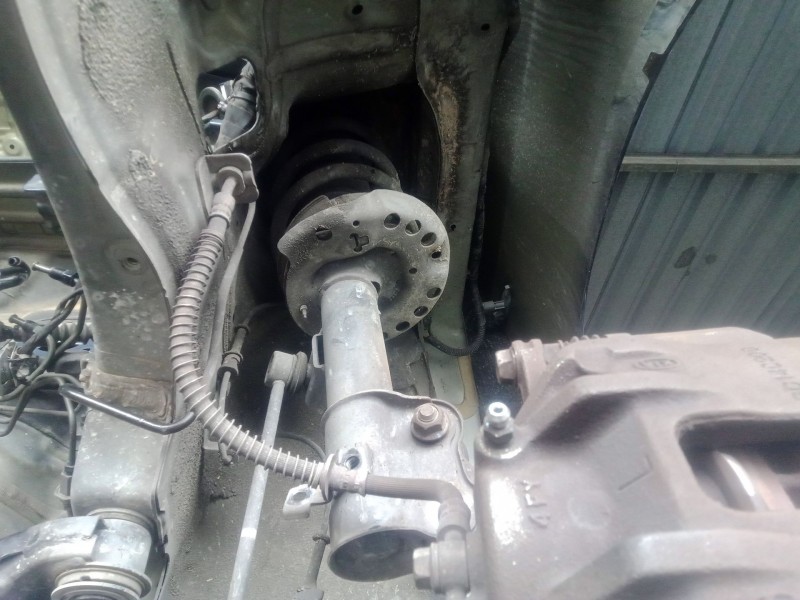 Recambio de amortiguador delantero derecho para kia carens iv 1.7 crdi referencia OEM IAM   