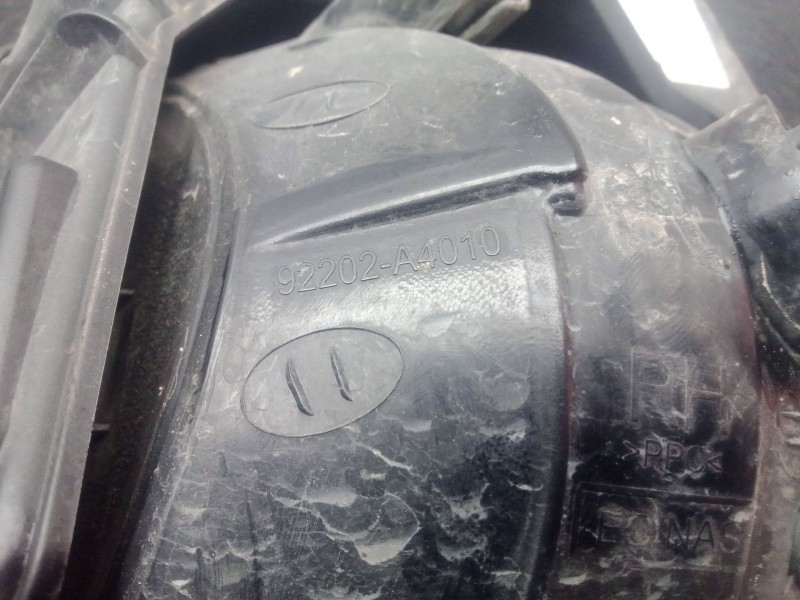 Recambio de faro antiniebla derecho para kia carens iv 1.7 crdi referencia OEM IAM 92202A4010  