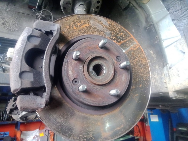 Recambio de mangueta delantera izquierda para kia carens iv 1.7 crdi referencia OEM IAM   