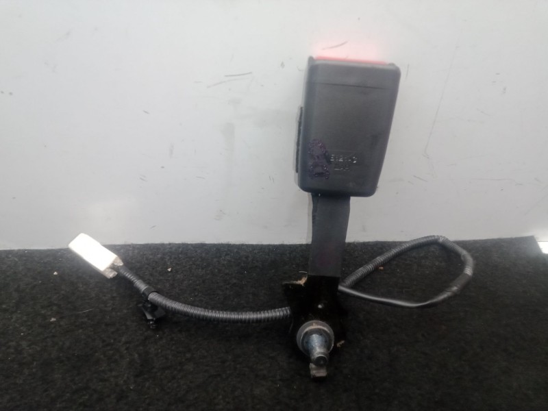 Recambio de enganche cinturon delantero derecho para kia carens iv 1.7 crdi referencia OEM IAM SINREF  