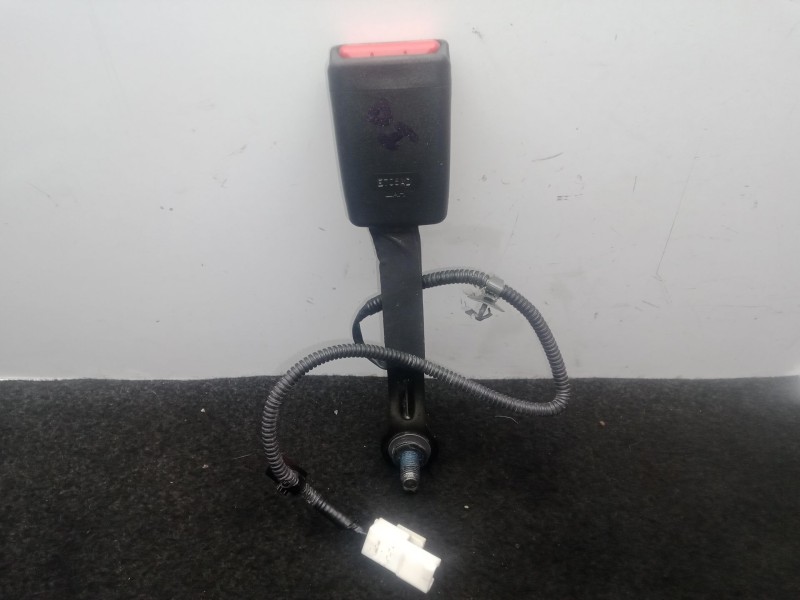 Recambio de enganche cinturon delantero izquierdo para kia carens iv 1.7 crdi referencia OEM IAM SINREF  