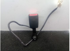 Recambio de enganche cinturon trasero central para kia carens iv 1.7 crdi referencia OEM IAM SINREF  