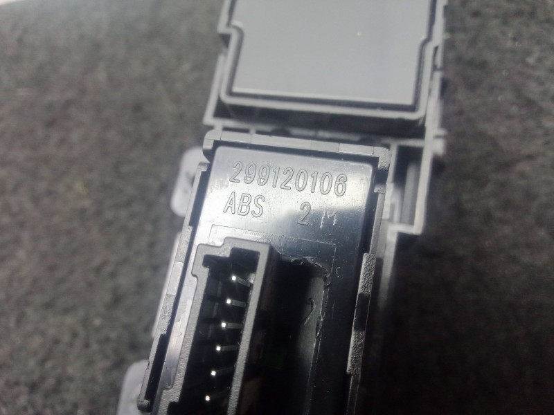 Recambio de warning para kia carens iv 1.7 crdi referencia OEM IAM 299128768-299120106  