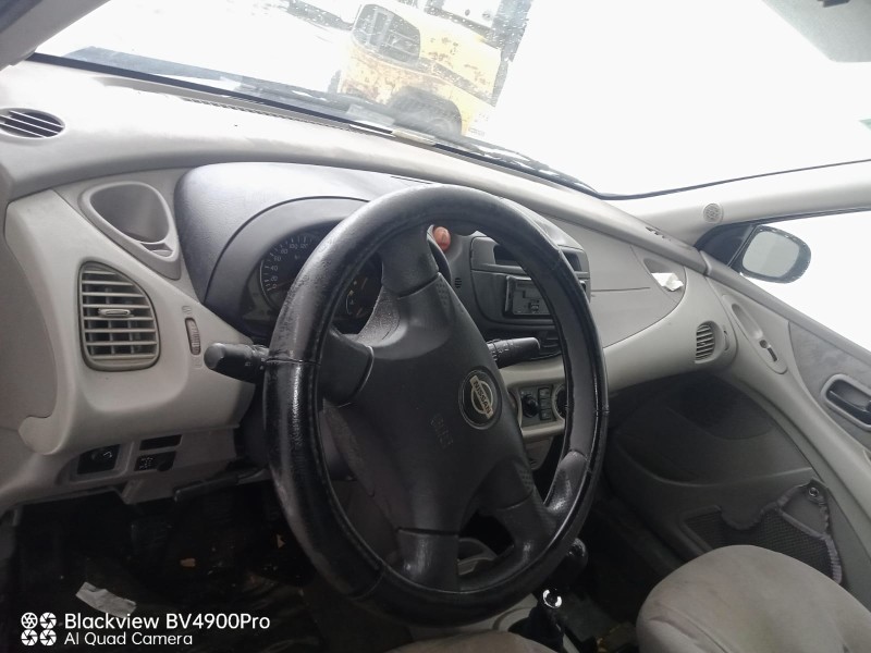 nissan almera tino (v10m) del año 2002