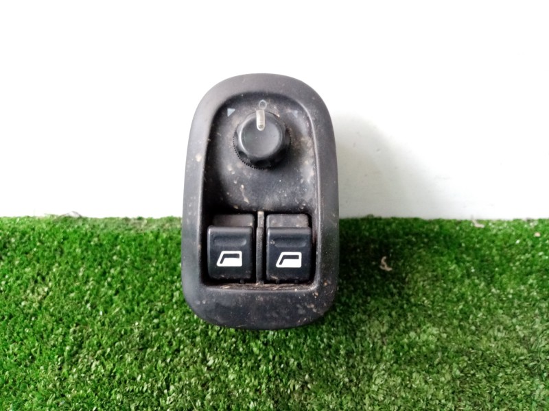 Recambio de mando elevalunas delantero izquierdo para peugeot 206 berlina 1.4 referencia OEM IAM  CON.MANDO.ESPEJOS 