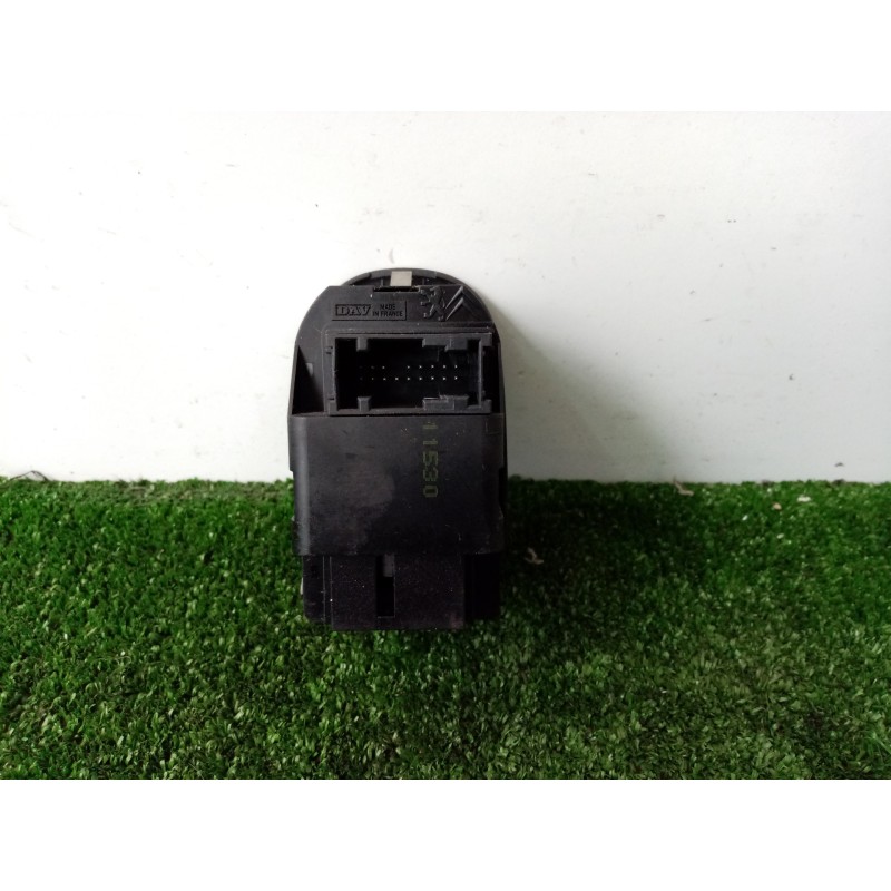 Recambio de mando elevalunas delantero izquierdo para peugeot 206 berlina 1.4 referencia OEM IAM  CON.MANDO.ESPEJOS 