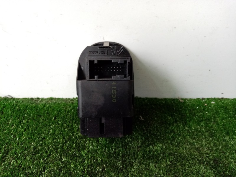 Recambio de mando elevalunas delantero izquierdo para peugeot 206 berlina 1.4 referencia OEM IAM  CON.MANDO.ESPEJOS 