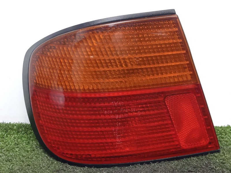 Recambio de piloto trasero izquierdo para nissan primera (p11) 2.0 td referencia OEM IAM 23190104  96-99 - AMBAR