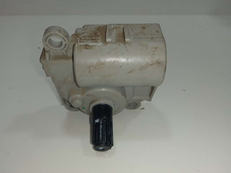 Recambio de motor apertura trampillas climatizador para kia sportage 1.6 crdi cat referencia OEM IAM NJ4K-D267NFFAA01  