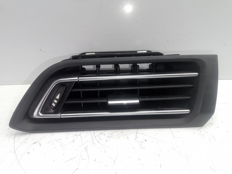 Recambio de aireador delantero derecho para peugeot 308 1.6 16v e-hdi fap referencia OEM IAM 96778766 13-17 