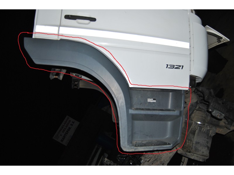 Recambio de estribo para mercedes-benz atego 1321 ls 4x2 referencia OEM IAM  ESCALON DERECHO ATEGO III - 967