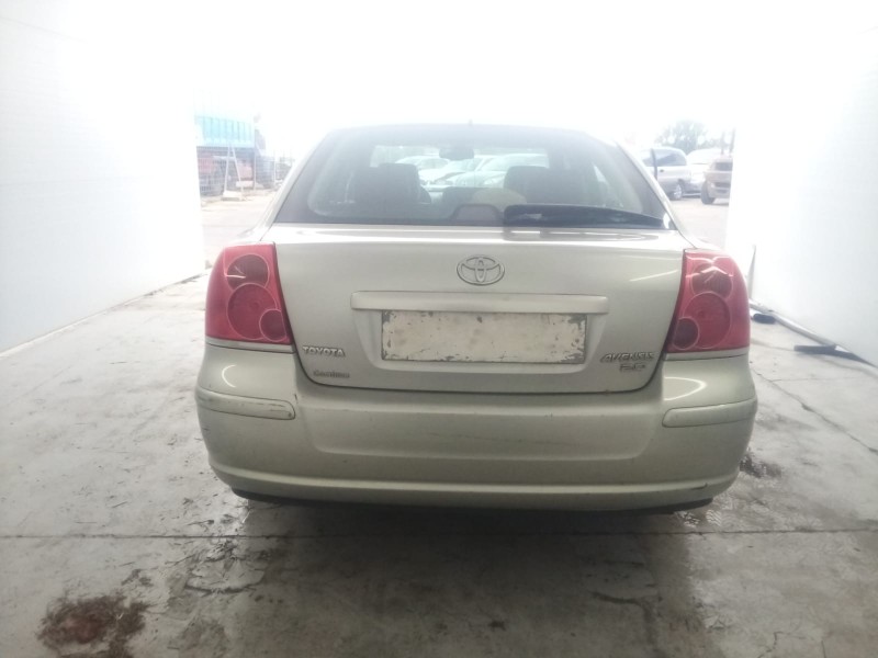 toyota avensis (_t25_) del año 2003