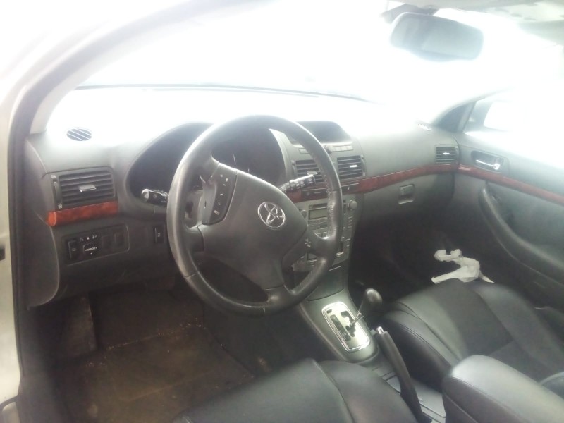 toyota avensis (_t25_) del año 2003