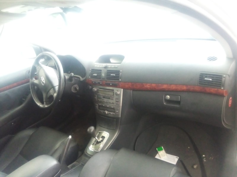 toyota avensis (_t25_) del año 2003