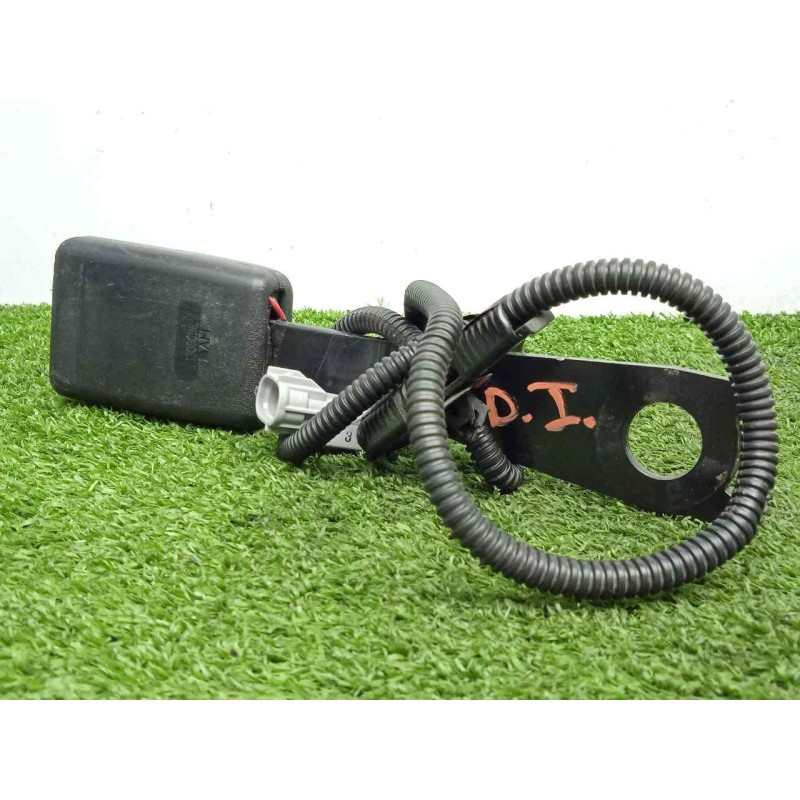 Recambio de enganche cinturon delantero izquierdo para toyota land cruiser (j15) 3.0 turbodiesel cat referencia OEM IAM 73230605
