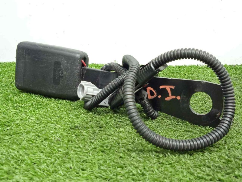 Recambio de enganche cinturon delantero izquierdo para toyota land cruiser (j15) 3.0 turbodiesel cat referencia OEM IAM 73230605