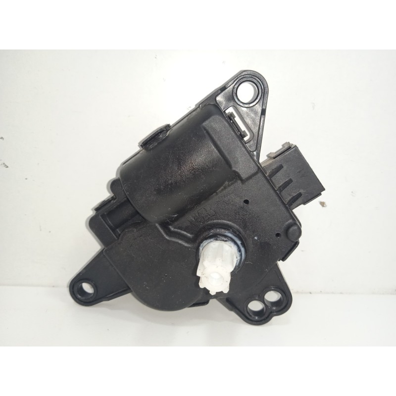 Recambio de motor apertura trampillas climatizador para kia sportage 1.6 crdi cat referencia OEM IAM NKJ-D266NFFAA01  