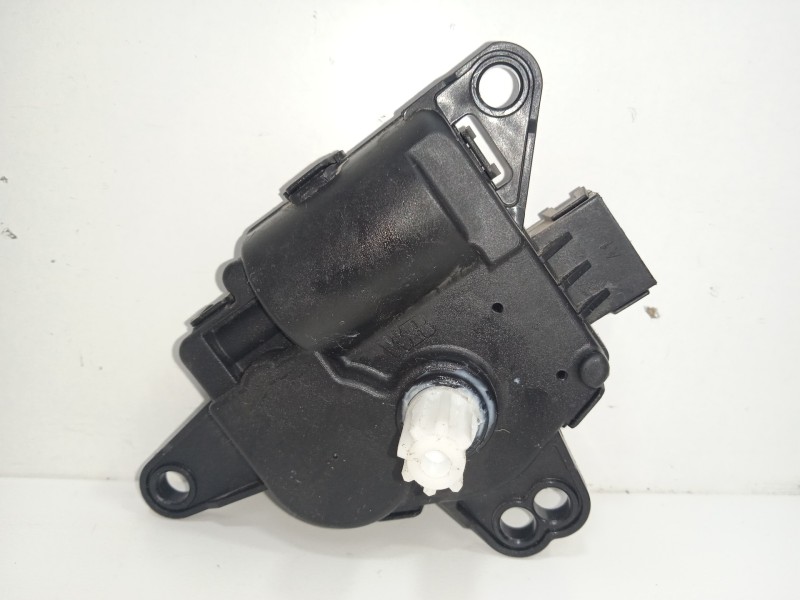 Recambio de motor apertura trampillas climatizador para kia sportage 1.6 crdi cat referencia OEM IAM NKJ-D266NFFAA01  