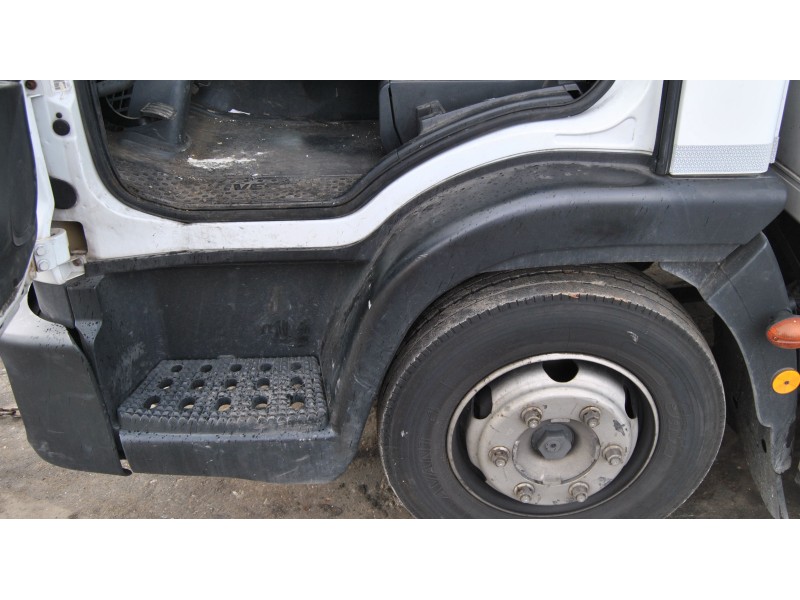 Recambio de estribo para iveco eurocargo 100e18 e5 referencia OEM IAM   ESCALON IZQUIERDO