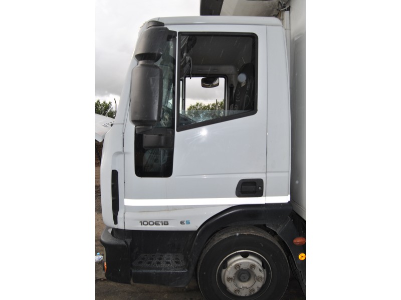 Recambio de puerta delantera izquierda para iveco eurocargo 100e18 e5 referencia OEM IAM   