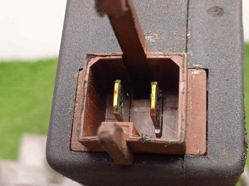 Recambio de cerradura puerta delantera derecha para peugeot 106 (s2) 1.1 referencia OEM IAM SINREFERENCIA 5.PUERTAS 2.PINES