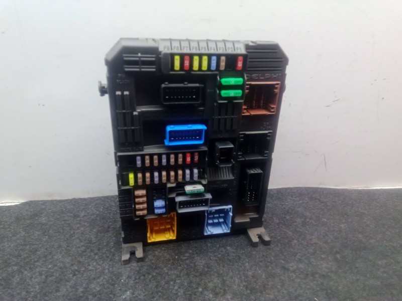 Recambio de caja reles / fusibles para citroën c4 cactus 1.5 bluehdi 100 referencia OEM IAM 983079058000-28625142-BSIEL3CEM00  
