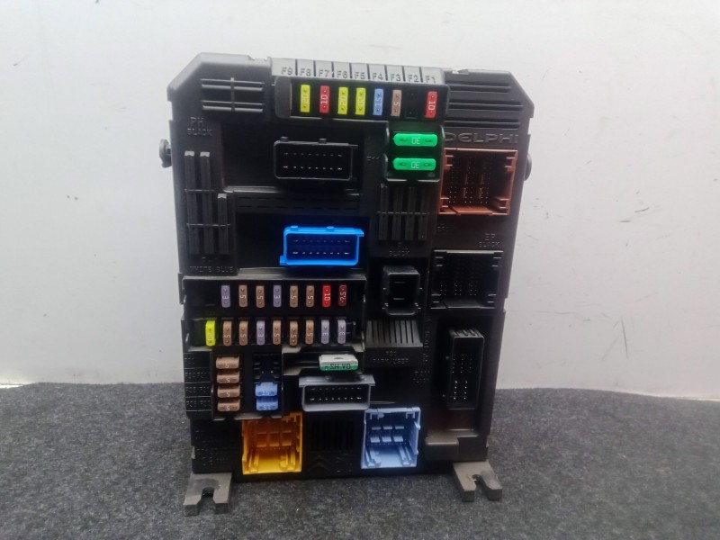 Recambio de caja reles / fusibles para citroën c4 cactus 1.5 bluehdi 100 referencia OEM IAM 983079058000-28625142-BSIEL3CEM00  
