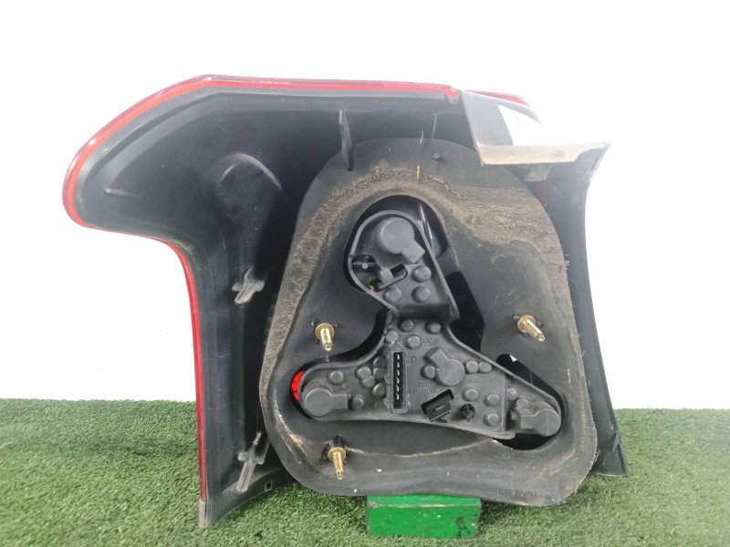 Recambio de piloto trasero derecho para toyota avensis (_t25_) 2.0 (azt250_) referencia OEM IAM 89028806  03-06