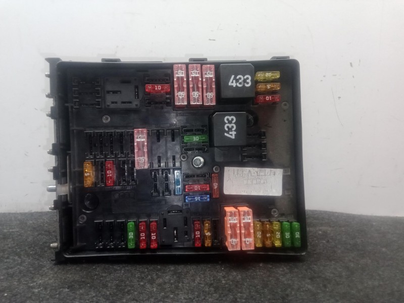 Recambio de caja reles / fusibles para volkswagen golf v (1k1) 2.0 sdi referencia OEM IAM 1K0937124K  