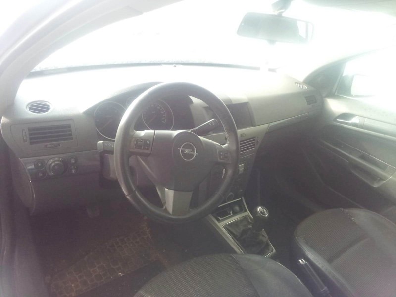 opel astra h sedán (a04) del año 2004
