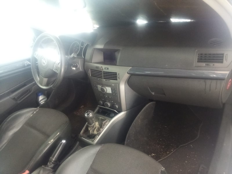 opel astra h sedán (a04) del año 2004
