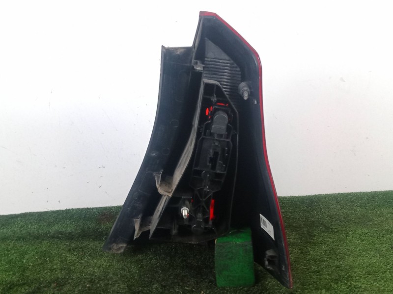 Recambio de piloto trasero izquierdo para dacia sandero 1.2 16v referencia OEM IAM 8200734825 - 62421001  08 - 13