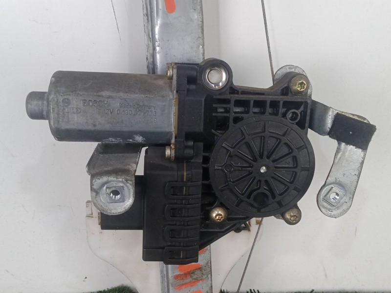 Recambio de elevalunas trasero izquierdo para ford mondeo iii sedán (b4y) 2.0 tdci referencia OEM IAM F27001BM CON MOTOR ELECTRI