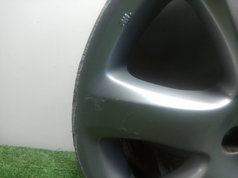 Recambio de llanta para toyota avensis (_t25_) 2.0 (azt250_) referencia OEM IAM 4261105150A 17´´PULGADAS LLANTAS - LLANTA