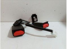 Recambio de enganche cinturon trasero derecho para hyundai i20 1.2 cat referencia OEM IAM 88401803 DOBLE TRASERO DERECHO Y CENTR