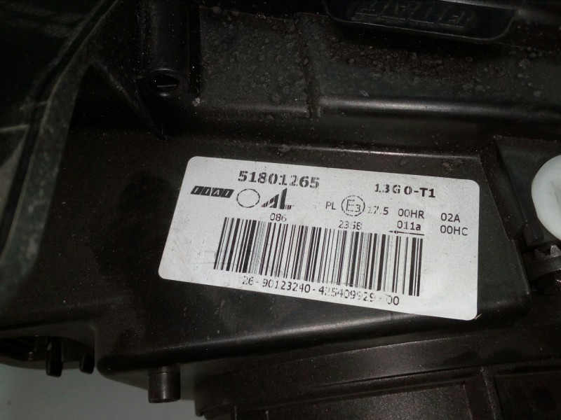 Recambio de faro derecho para fiat croma (194) 1.8 16v cat referencia OEM IAM 51801265 MATERIAL SIN USO 