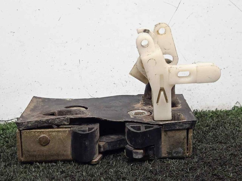 Recambio de cerradura puerta delantera derecha para audi 100 berlina (443) 2.2 referencia OEM IAM 443837016Q  