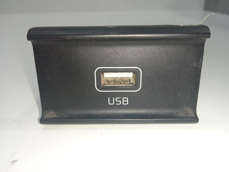 Recambio de interruptor para kia sportage 1.6 crdi cat referencia OEM IAM 96120D9600-0LMF1807230799 TOMA USB 