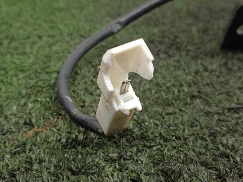 Recambio de cerradura maletero / porton para kia carens 2.0 crdi referencia OEM IAM  02-06 