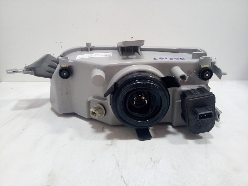 Recambio de faro derecho para fiat punto berl. (176) 1.1 referencia OEM IAM 46481413 - 39760381 SIN USO 