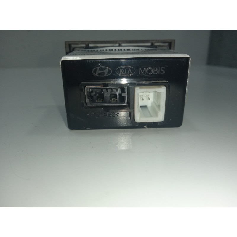 Recambio de interruptor para kia sportage 1.6 crdi cat referencia OEM IAM 96120D9600-0LMF1807230799 TOMA USB 