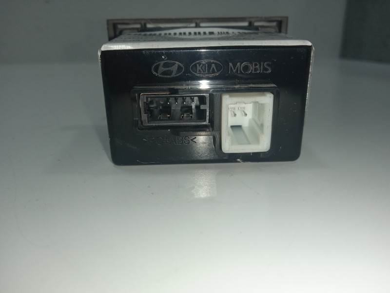 Recambio de interruptor para kia sportage 1.6 crdi cat referencia OEM IAM 96120D9600-0LMF1807230799 TOMA USB 